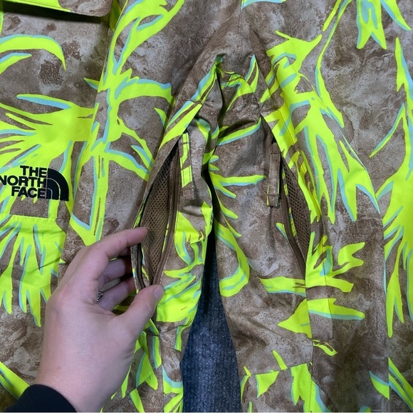 The North Face NWT Women’s 1X Short Neon Freedom Bib Ski Pants Dryvent Overalls - Picture 8 of 16